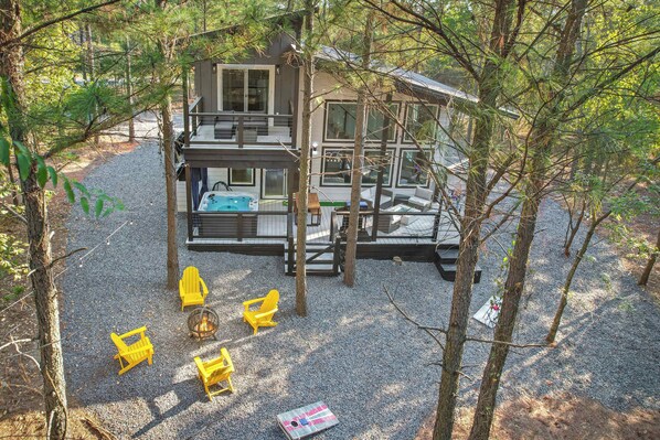 Welcome to Zoey's Haven! This 2BR + 2BA cabin includes an outdoor hot tub, BBQ grill, UNIQUE tree house and backyard playground, fire pit, arcade games & more!