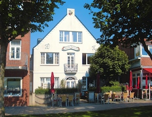 Esterni