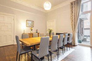 Chatsworth Townhouse I, Carlisle - Host & Stay