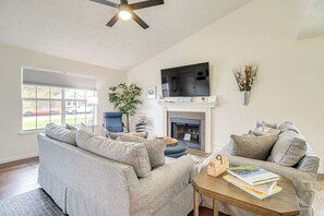 Living Room | Free WiFi | Smart TV