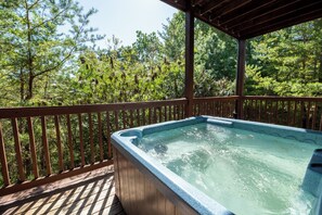 Nicoha's bubbling hot tub