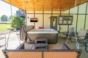 Peachtree's bubbling hot tub