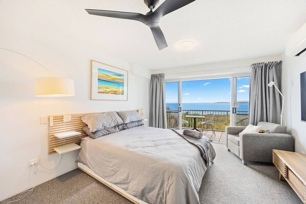Relax in the queen-sized bed, perfectly positioned to take in the beautiful ocean views.
