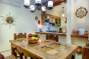 Dining Room with 6 chairs
