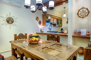 Dining Room with 6 chairs