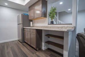 From morning coffee to evening meals, this kitchen has you covered.