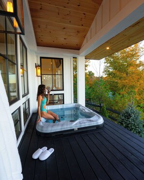 Hot tub in the patio