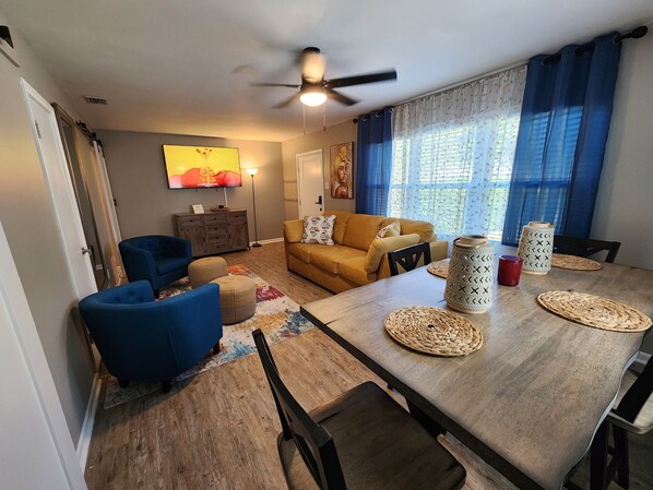 Family/dining rm. combo 