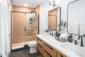 Brandyapple Retreat, Split Level Home with Fully Fenced Yard in Raleigh by Rather Be Properties