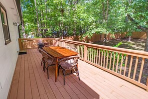 Brandyapple Retreat, Split Level Home with Fully Fenced Yard in Raleigh by Rather Be Properties