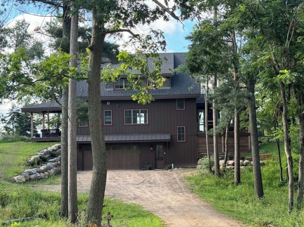 Back of cabin coming in from driveway