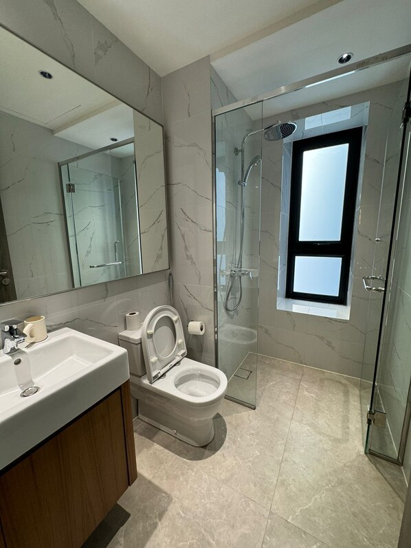 Shower & Toilet