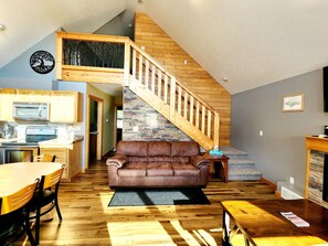 Living/Kitchen area