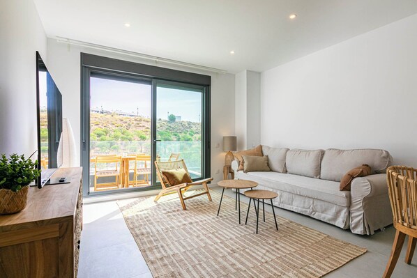 Middle Views Living Area (1)