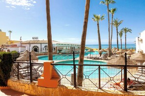 Doña Lola Pool (1)
