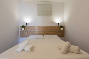 Dona Lola Bedroom (2)