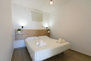 Dona Lola Bedroom (1)
