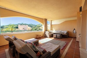 Zen Santa Maria Enclosed Patio