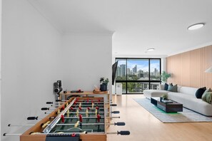 The living room also comes with a game table and a selection of board games, perfect for fun family moments or gatherings with friends.