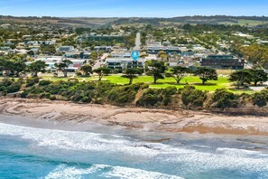 You can't get any closer to Torquay's front beach or shopping strip than this!
