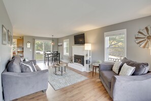 Living Room | 1st Floor | Smart TV | Fireplace