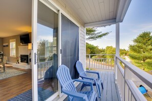 Wraparound Balcony | Central Heating | 3 Window A/C Units | Portable A/C Unit