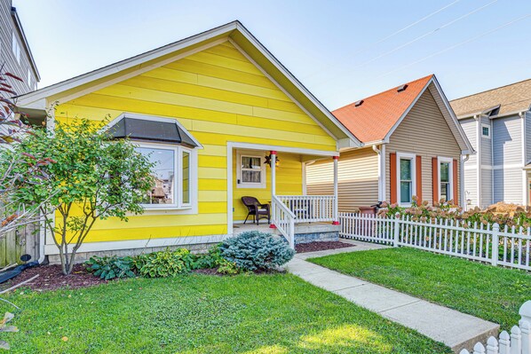 Indianapolis Vacation Rental | 2BR | 1.5BA | 950 Sq Ft | 4 Steps Required