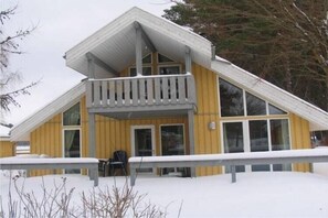 Außenseite Ferienhaus [Winter]