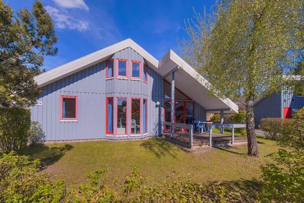 Stugans exteriör [sommar]