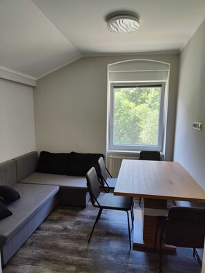Peng- Living-room (1)