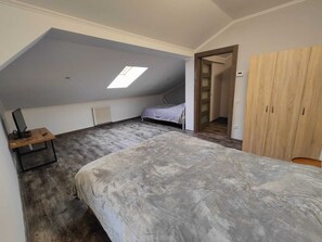 Peng- Bedroom (4)
