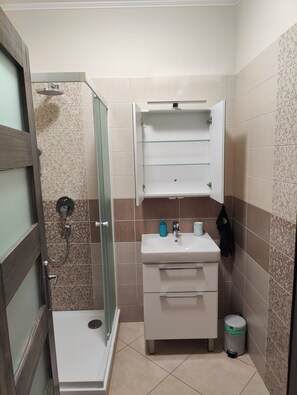 Cellini - Bathroom (1)