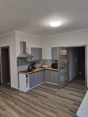Cobalt - Kitchen (1)