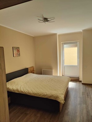 Louisa - Main Bedroom