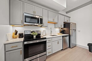 Kitchen: Cozy kitchen and dining setup, designed for comfort and convenience.