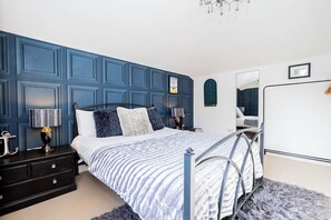 Bedroom Retreat: Stylish room with airy light, plush bedding, and a chic nautical vibe!