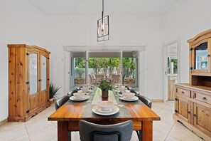 Dining table with access to the backyard