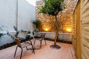 House 2: Exterior seating area