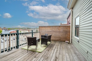 Outdoor seating in the balcony