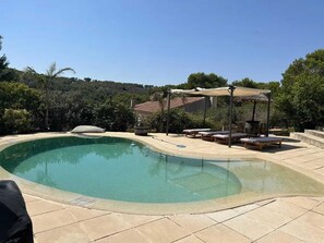 Vue sur piscine