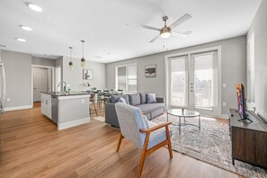 The living room’s cozy vibe makes it the perfect spot to relax, with ample seating and a warm ambiance.
