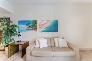 Ready for a snooze? The full-sized living room sleeper sofa awaits!
