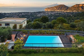 Autumn, Pool, Scenic View, Spring, Summer, Winter