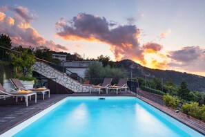 Autumn, Pool, Scenic View, Spring, Summer, Winter