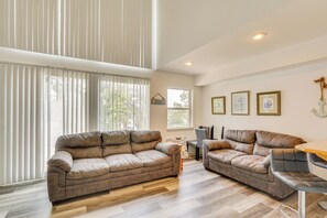 Living Room | Free WiFi | Flat-Screen TV | 1st Floor