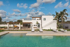 Activities, Amenities, Balcony / Terrace / Patio, Building Exterior, Facilities, Food, Kitchen, Pool, Spring, Summer, Wellness