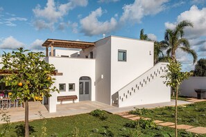 Activities, Amenities, Balcony / Terrace / Patio, Building Exterior, Facilities, Food, Kitchen, Pool, Spring, Summer, Wellness
