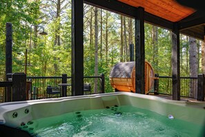 Outdoor spa tub