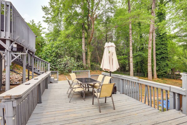 Stockbridge Vacation Rental | 6BR | 3BA | 3,000 Sq Ft | 2 Steps to Enter