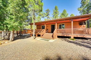 Cabin Exterior | Close to Hiking Trails